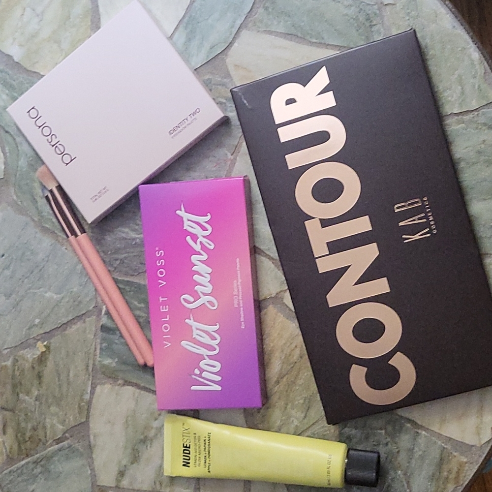 PERSONA, VIOLET VOSS, KAB CONTOUR,eye shadow palette's and NUDEstix lemon detox